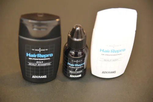 左から,、薬用スカルプシャンプーオイリー(Oily)、薬用スカルプキープ(コンディショナー)、薬用スカルプグロウF(育毛剤)