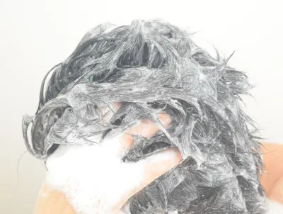 アルガンK2シャンプーはサイドから後ろにかけてマッサージするように洗う