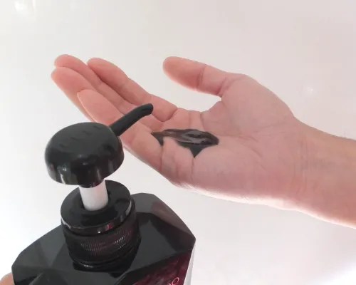 プレミアムブラックシャンプーを使ってみた
