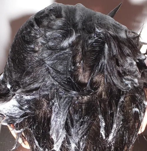 プレミアムブラックシャンプーで３分間のヘアパック